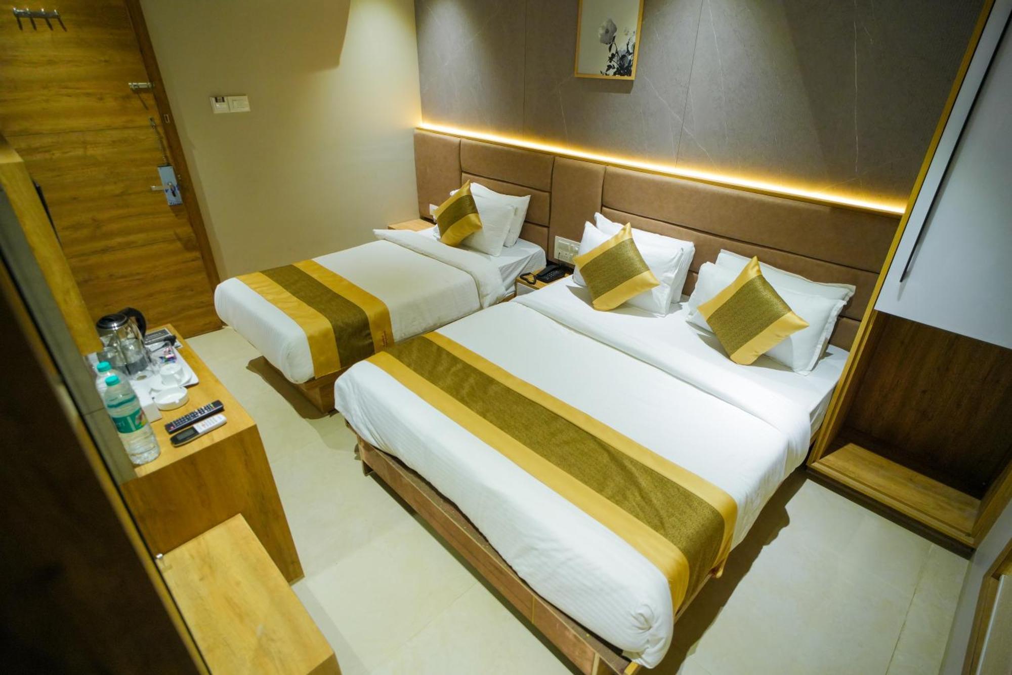 Hotel Skylink Hospitality Mahalaxmi Bombaj Zewnętrze zdjęcie