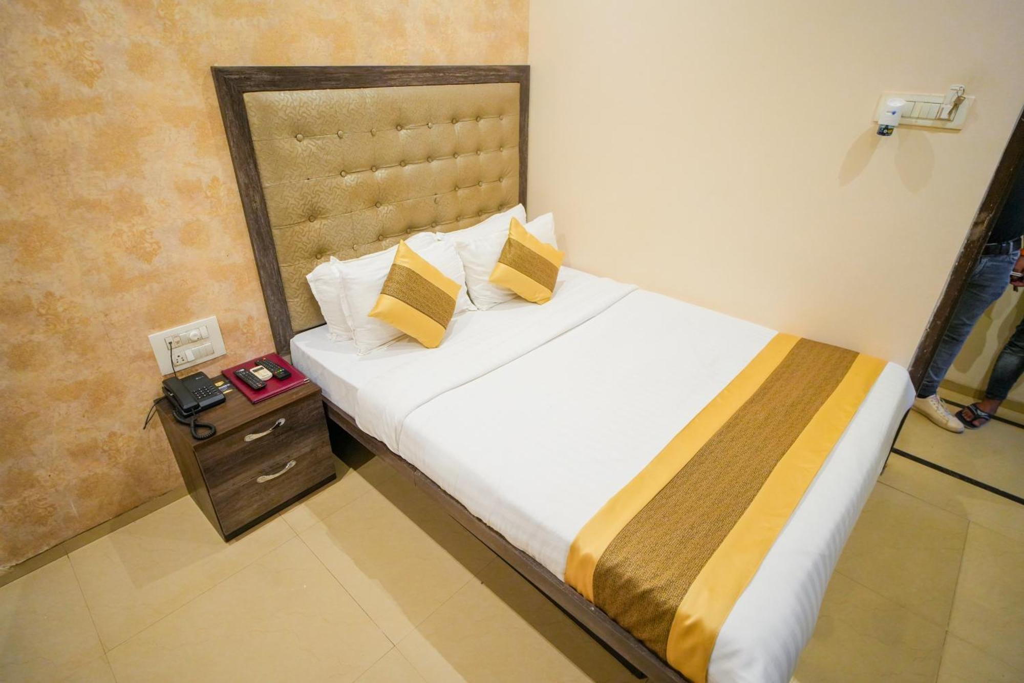 Hotel Skylink Hospitality Mahalaxmi Bombaj Zewnętrze zdjęcie