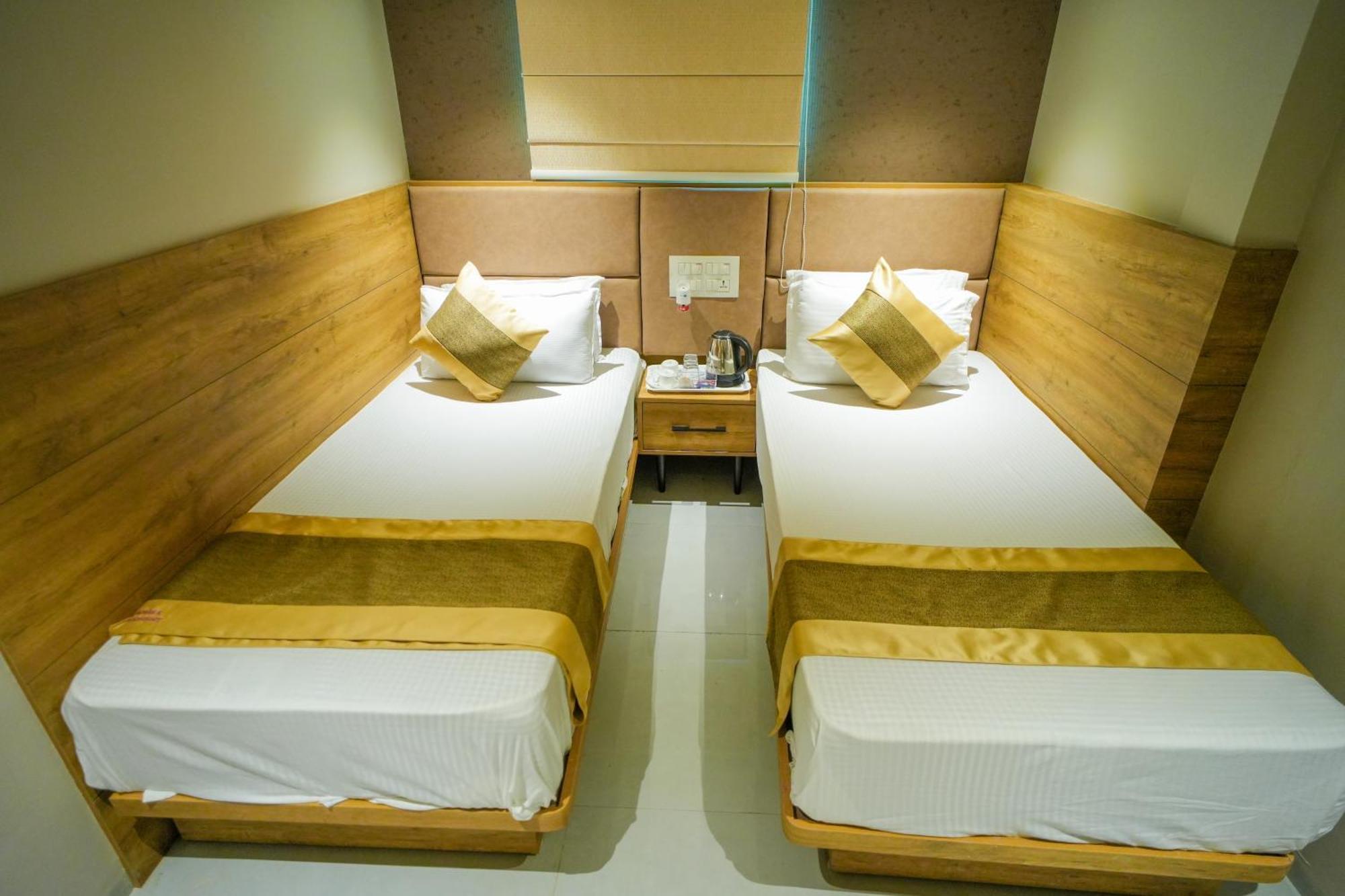 Hotel Skylink Hospitality Mahalaxmi Bombaj Zewnętrze zdjęcie